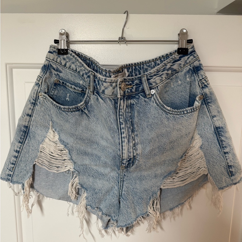 Garage Denim Women’s Festival Short Light Blue Denim Size 9 Distressed